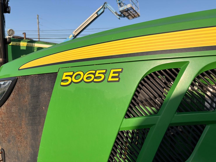 2020-john-deere-5065e-image-17