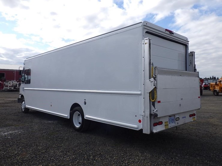 2012-freightliner-mt55-image-5