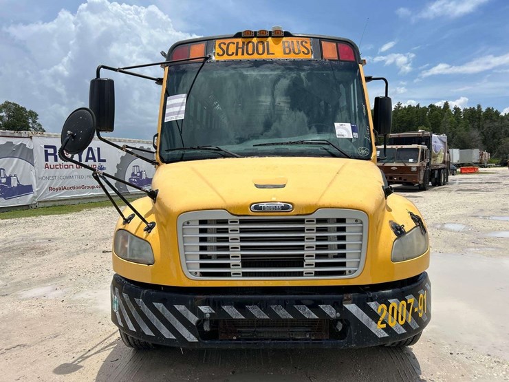 2008-freightliner-b2-image-22