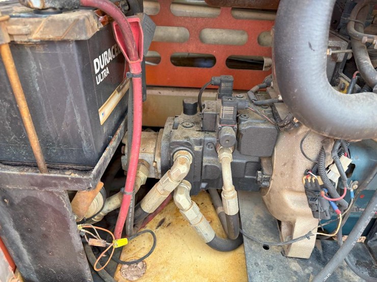 2000-jlg-260mrt-image-24
