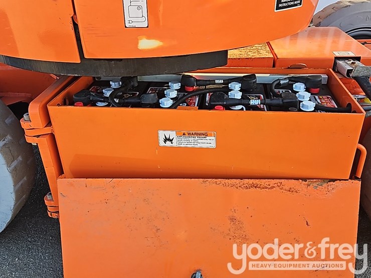 2004-jlg-e300ajp-image-27