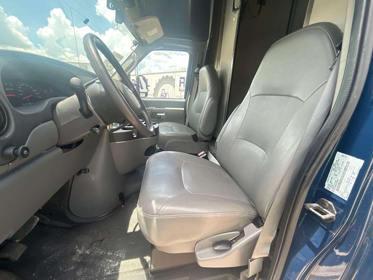 2007-ford-e450-image-12