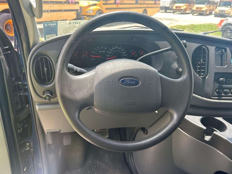 2007-ford-e450-image-13