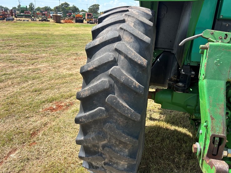 john-deere-7320-image-10
