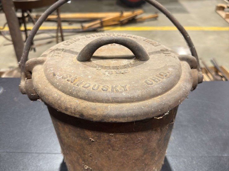 cast-iron-pots-image-2