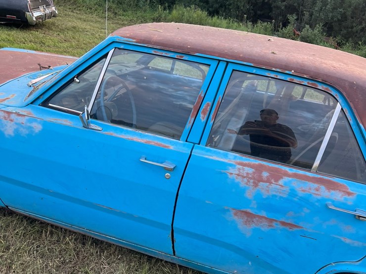 1972-plymouth-valient￼,-slant-six-engine-and-manual-transmission,-glass-is-good,-leaf-springs,-been-sitting-for-a-long-time.-image-24