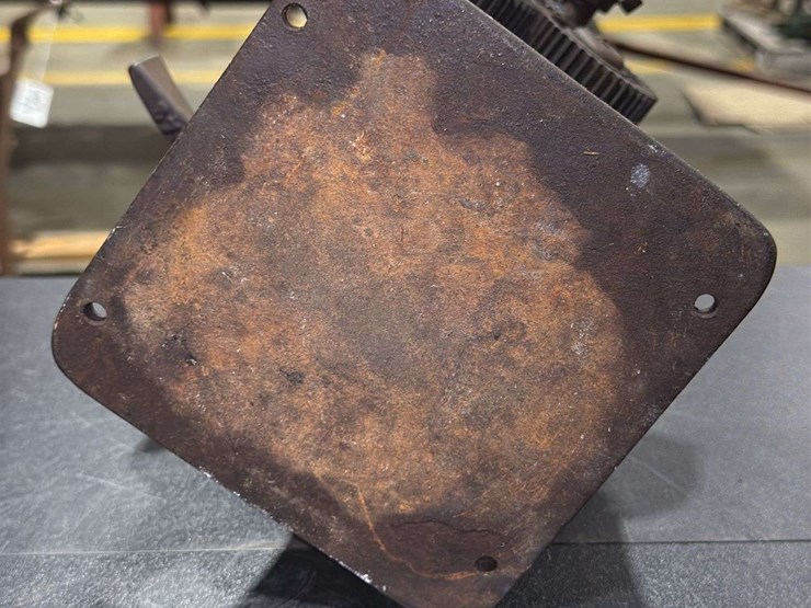 american-leather-splitter,-also-known-as-a-leather-skiver-or-cutter-image-14