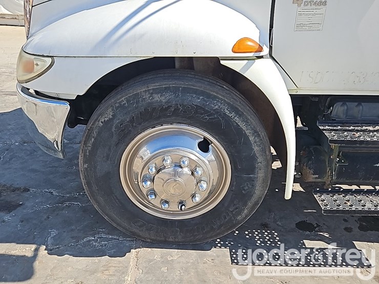 2006-international-durastar-4300-image-10