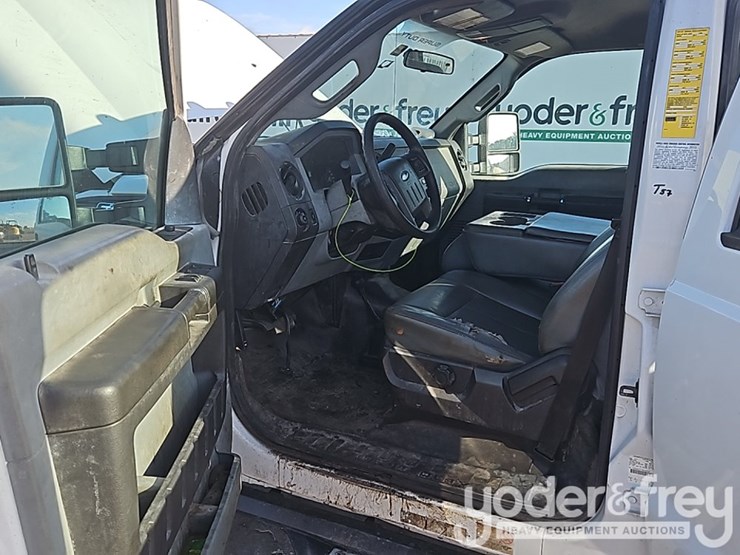 2016-ford-f550-image-21