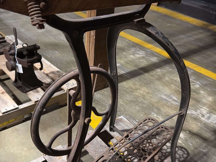 new-rodger’s-treadle-scroll-saw-image-16