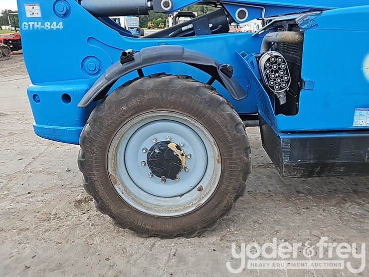 2019-genie-gth844-image-7