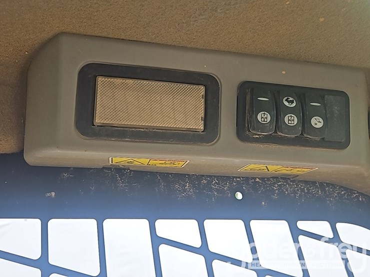 2017-caterpillar-259d-image-26