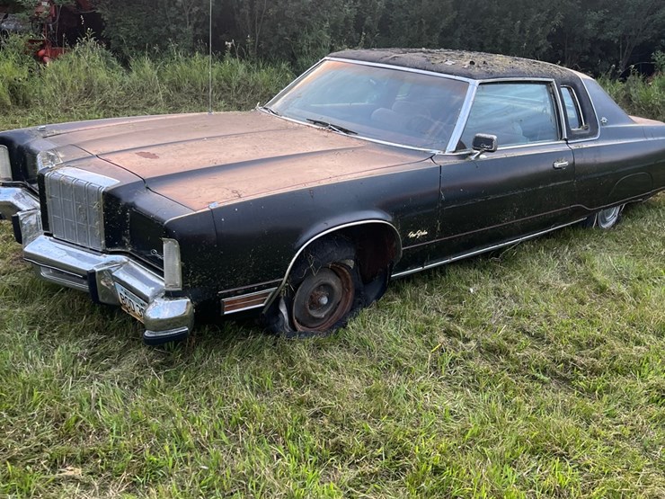 1978-chrysler-new-yorker-2-door-car,-engine-disassembled,-glass-is-good,-leaf-springs-image-2