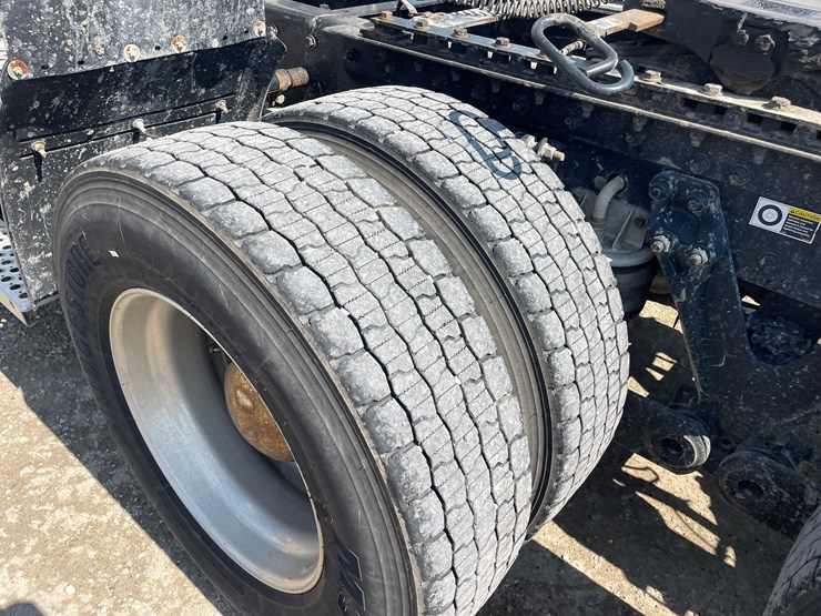 2014-kenworth-t680-image-12