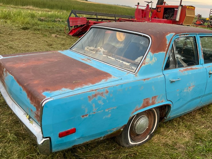 1972-plymouth-valient￼,-slant-six-engine-and-manual-transmission,-glass-is-good,-leaf-springs,-been-sitting-for-a-long-time.-image-11