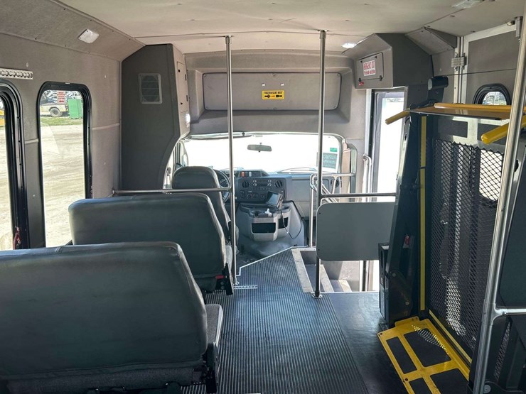 2019-ford-e450-image-25