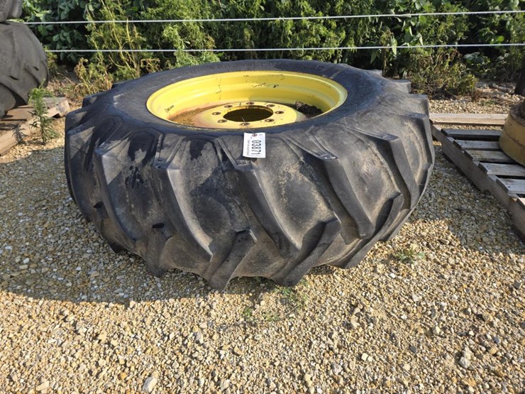 #3871-•-18.4-x-30-tire-on-8-bolt-rim-image-2