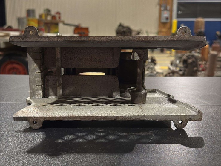 bloomfield-cast-iron-french-fry-cutter.-image-11