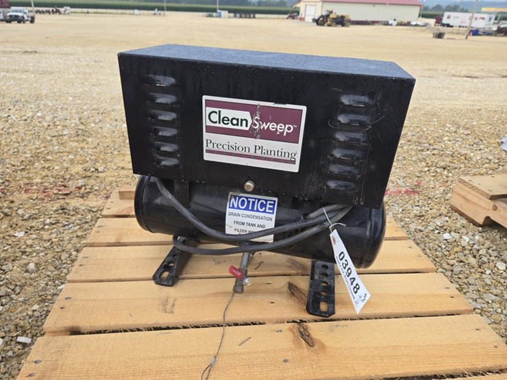 #3948-•-precision-planting-12-volt-air-compressor-image-5