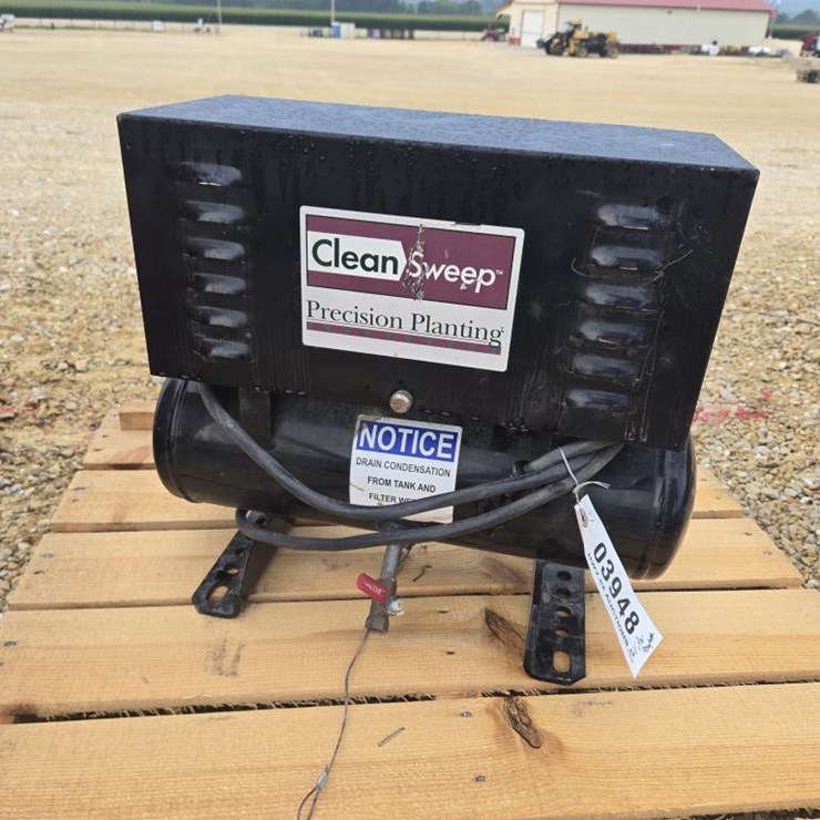 #3948 • PRECISION PLANTING 12 VOLT AIR COMPRESSOR