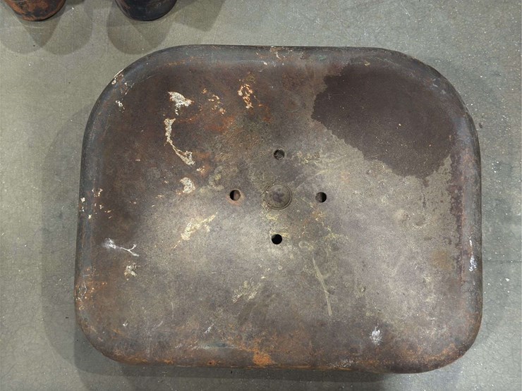 tractor-seats-and-tool-boxes-image-4