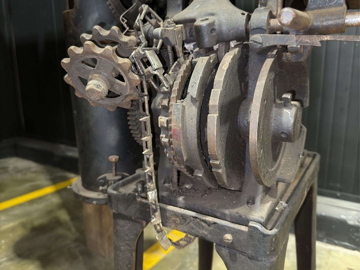 circular-knitting-machine-image-46