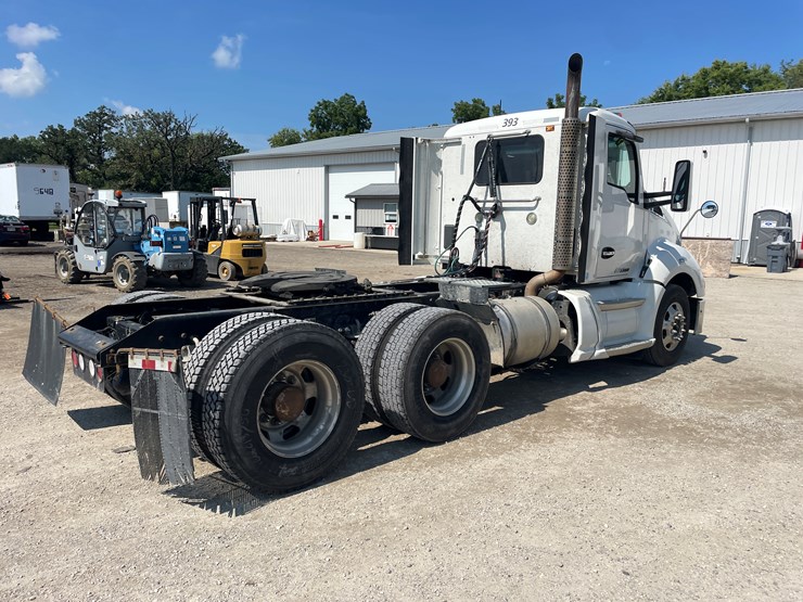 2014-kenworth-t680-image-5