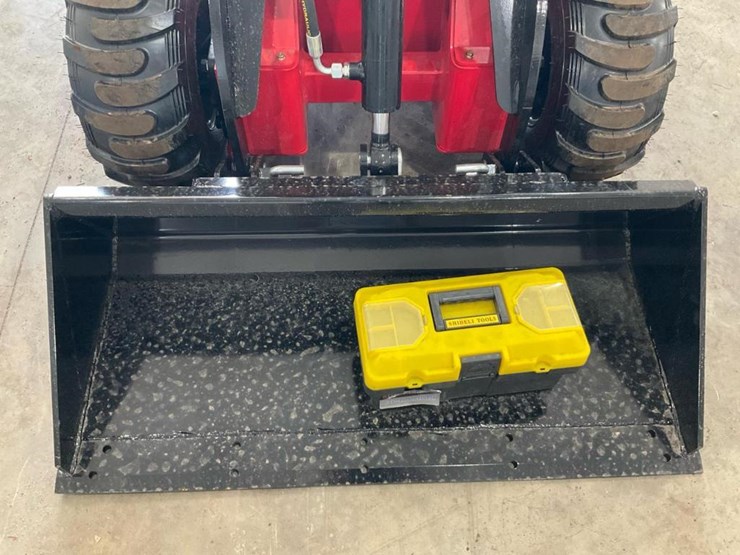 #1016-•-unused-future-ft323w-mini-skid-steer-image-10