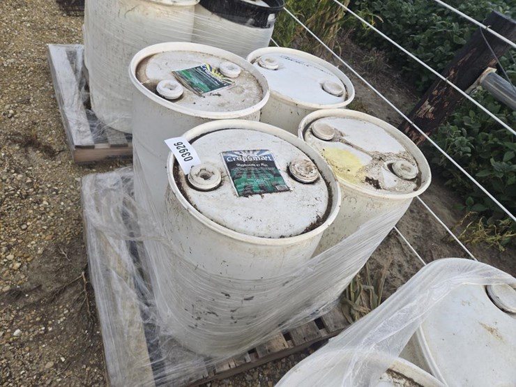 #3926-•-pallet-of-4-plastic-barrels-image-4