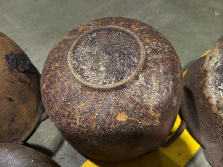 large-group-of-cast-iron-pots-image-10