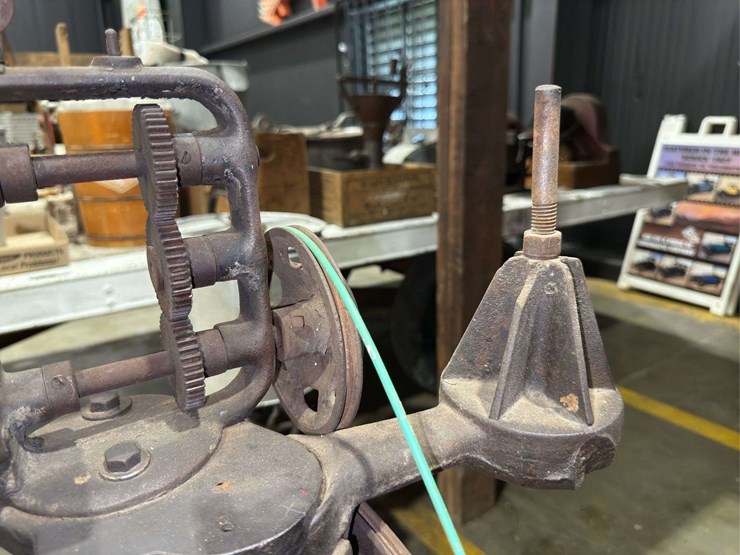 foot-powered-treadle-machine-image-10