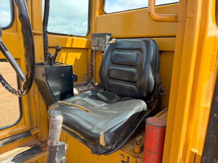1986-fiat-allis-65b-image-48
