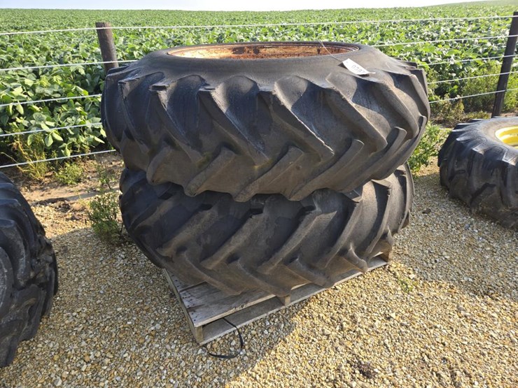 #3870-•-set-18.4-x-34-duals-with-clamps-image-1