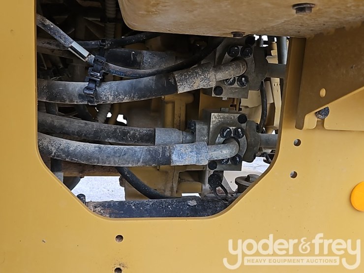 2015-caterpillar-926m-image-24