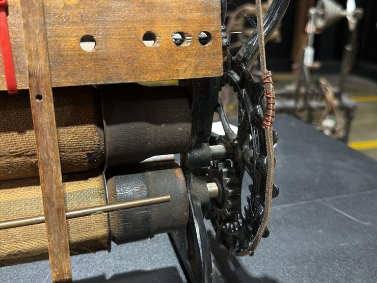 hand-crank-waukegan-wallpaper-&-border-trimmer-image-10
