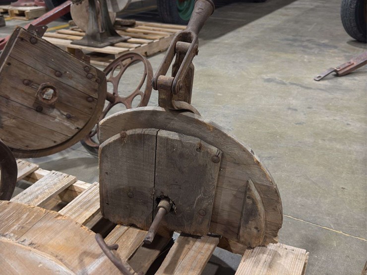 various-cast-iron-parts-mounted-to-wood-image-20