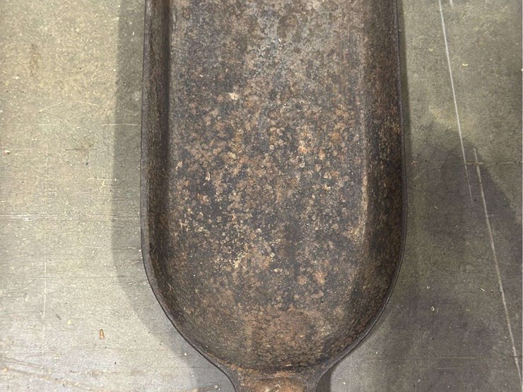 cast-iron-train-caboose-coal-shovels-image-6