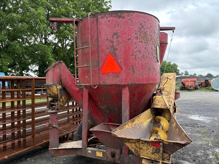 new-holland-354-image-7
