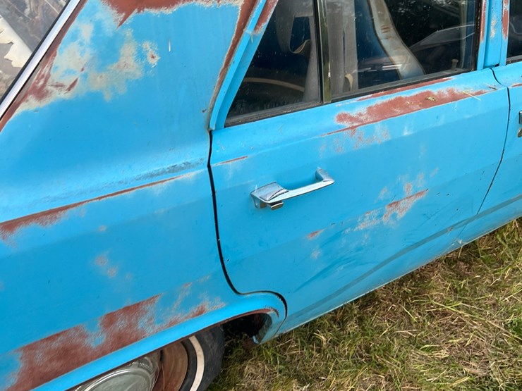 1972-plymouth-valient￼,-slant-six-engine-and-manual-transmission,-glass-is-good,-leaf-springs,-been-sitting-for-a-long-time.-image-55