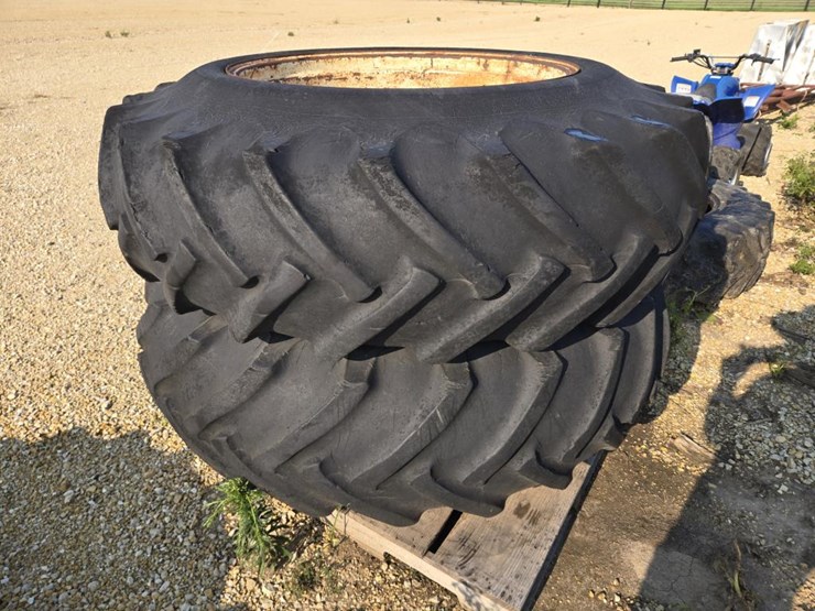 #3870-•-set-18.4-x-34-duals-with-clamps-image-5