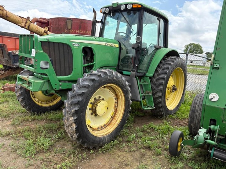 2010-john-deere-7230-premium-image-1