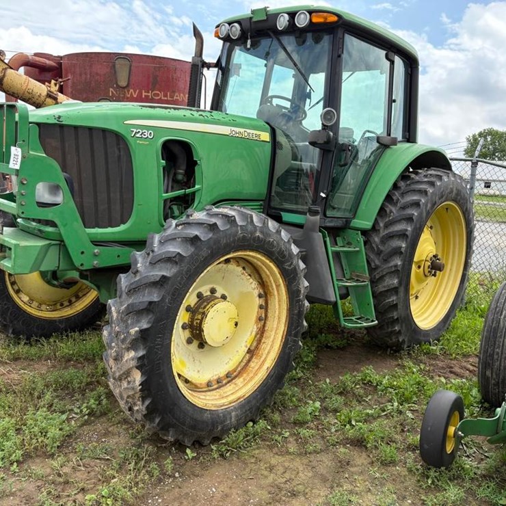 2010 JOHN DEERE 7230 PREMIUM
