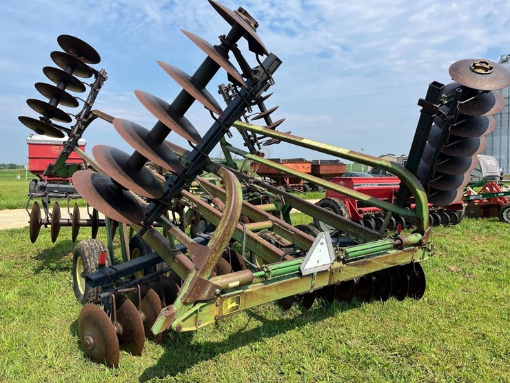 john-deere-230-image-6