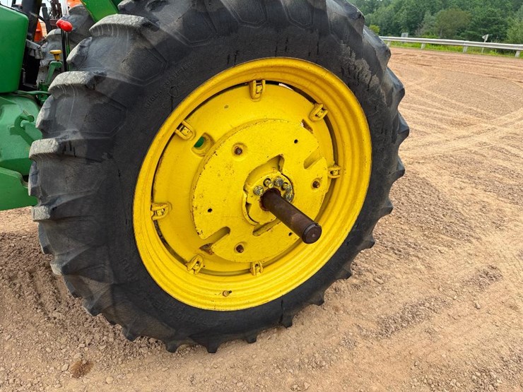 1980-john-deere-2240-image-7