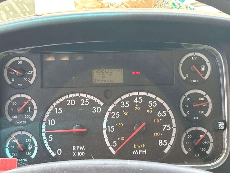 2007-freightliner-b2-image-14
