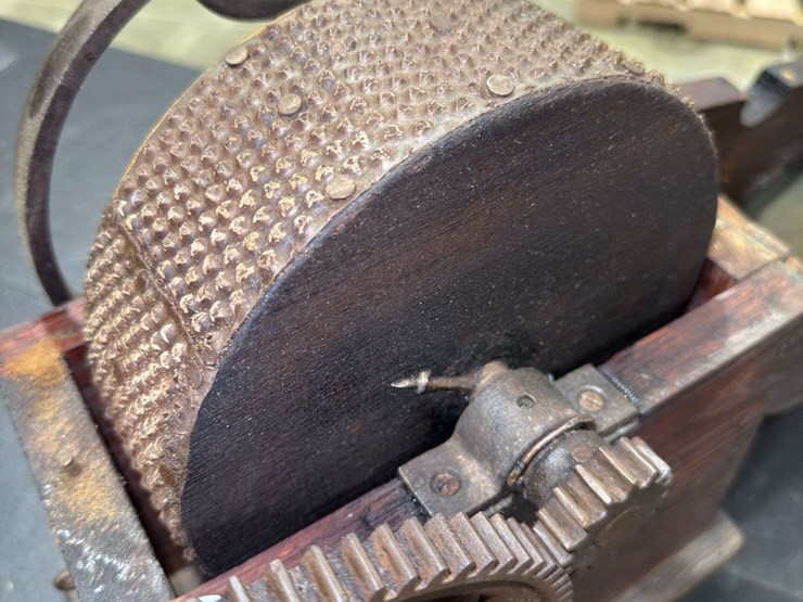 hand-cranked-cotton-gin-image-9