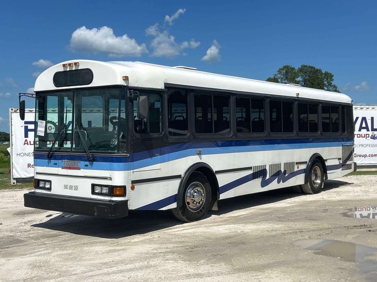 2000-thomas-saf-t-liner-mvp-image-1