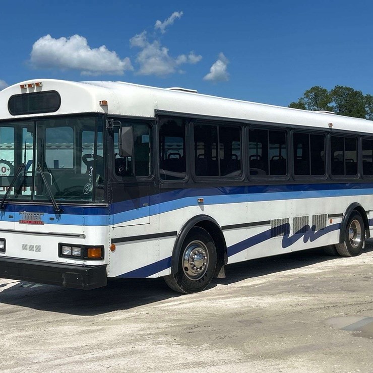 2000 THOMAS SAF-T-LINER MVP