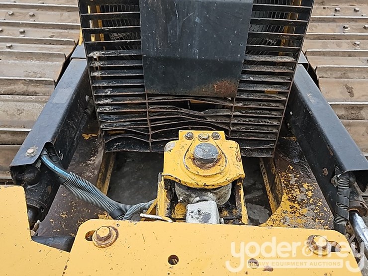 2016-caterpillar-d6k2-lgp-image-17