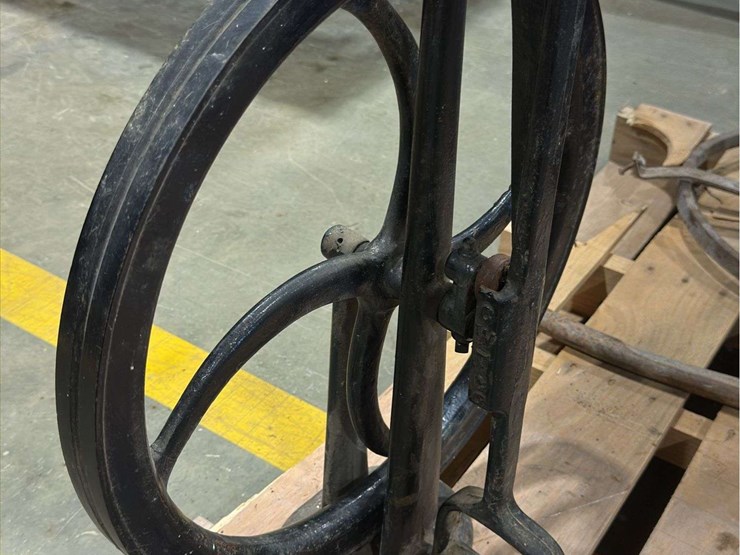 cast-iron-cwt-co.-watchmakers-treadle-image-4